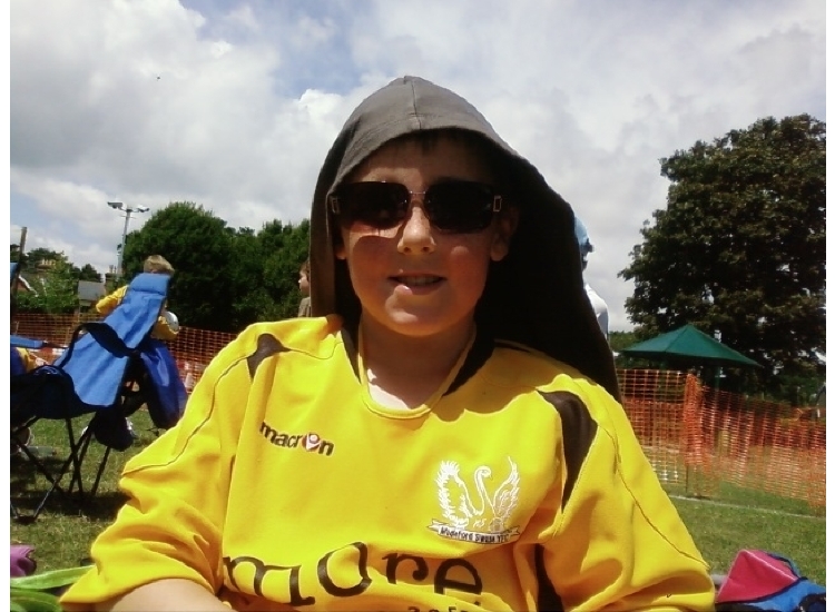 Kenny looking very cool in his shades resting between games.