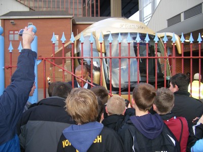 Villa striker John Carew seems keen to get the autograghs off the North Leigh U13 super stars!