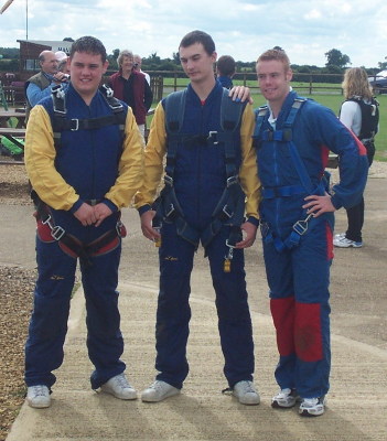 Paul O'Driscoll, Steven O'Driscoll and Kevin Jones moments before they took the plung... all 28'000ft of it. Sept'06.