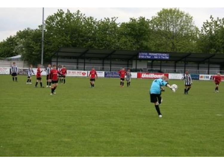 kicking keeper