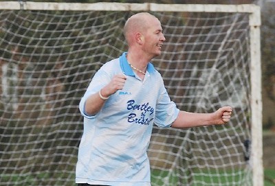 Gilmour celebrates

(C) www.stevenc.co.uk