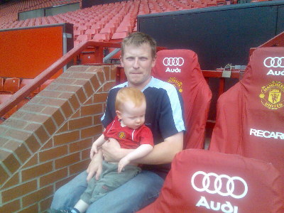 Melia and son in Fergies chair