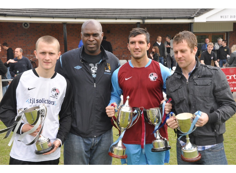 Alex Williams with the team captains
