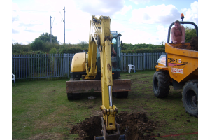 SMITHY DIGS A HOLE