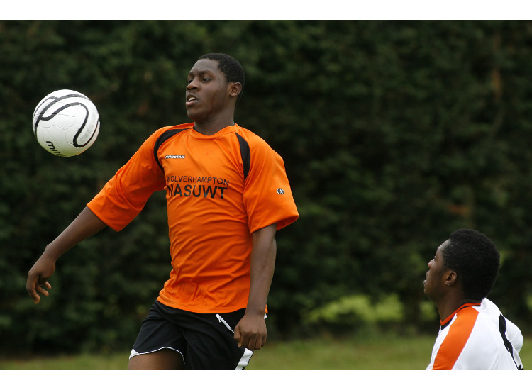 Junior Mangolo leaps high