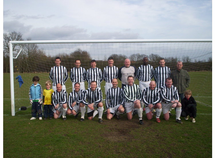 Writtle Veterans line up before the away match at Herongate Athletic on 7 March 2009 which Writtle lost 2-0. Back row - left to right: John Bishop, Alan Beard, Lee Sterland, Micky Griggs, Paul Cooper, Aubrey McLeod, Paul Windibank, Paul Blunderfield (manager)  